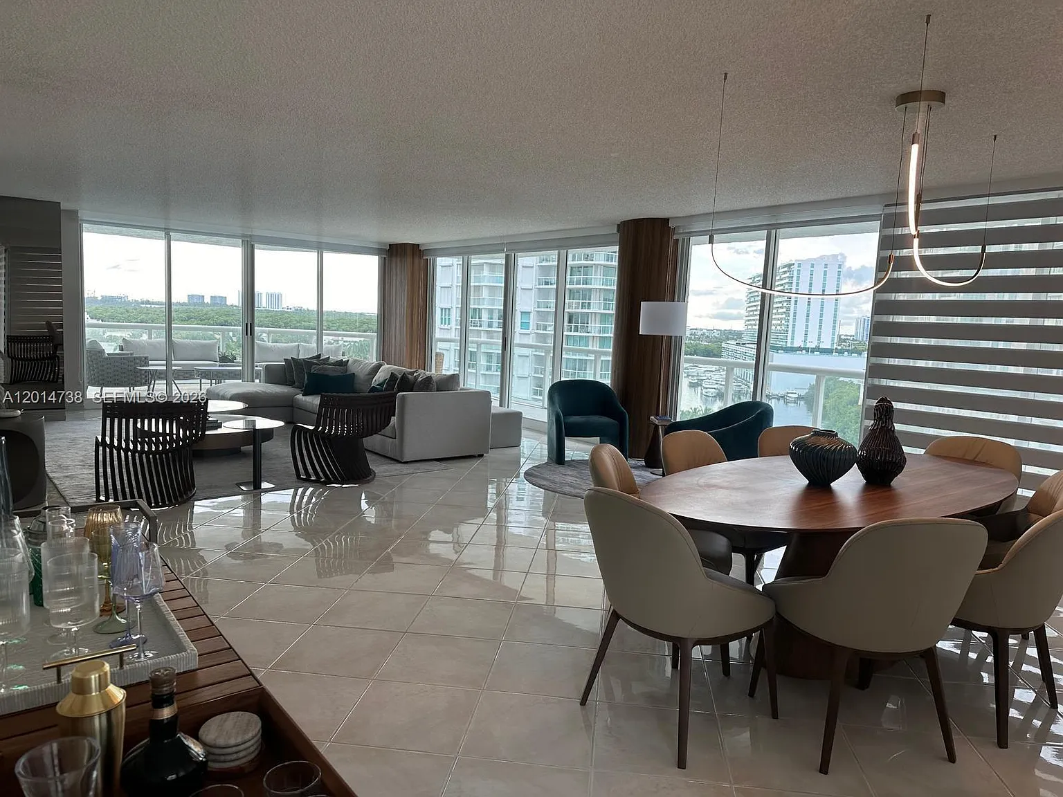 Oceania Iv Condo — Photo 2