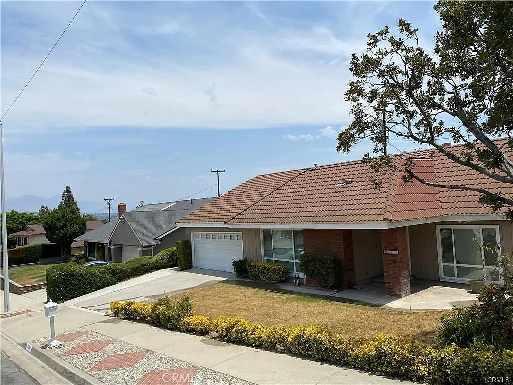 3 bed, 1720 sqft, $4,200 — Photo 1