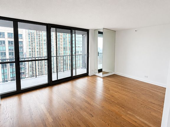 4th image of 10 E Ontario St APT 4007