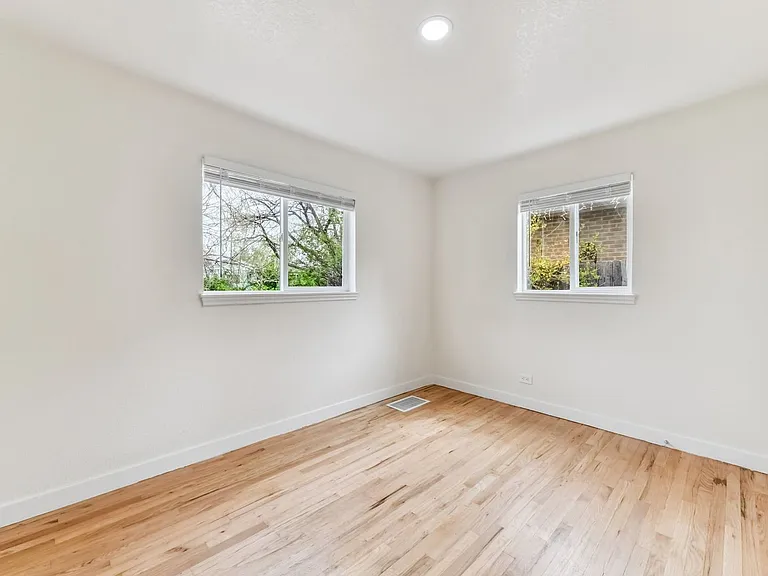 1325 Lansing St — Photo 13