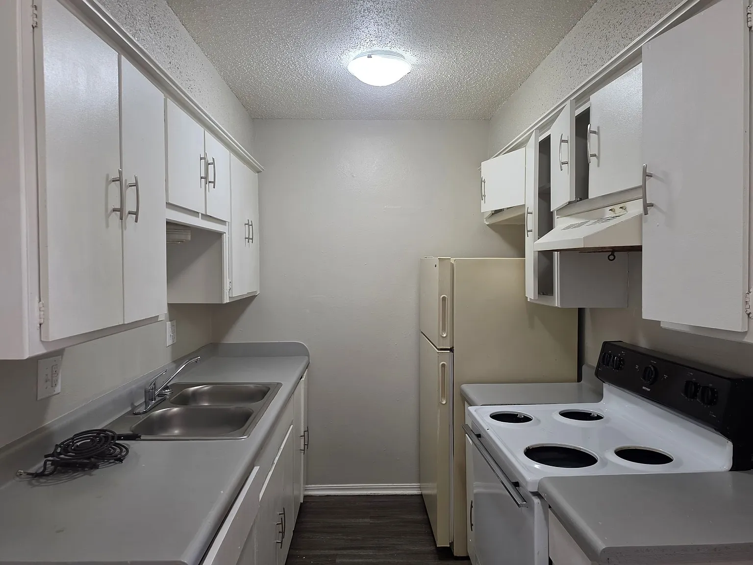 Ridgewood Village Apartments — Photo 2