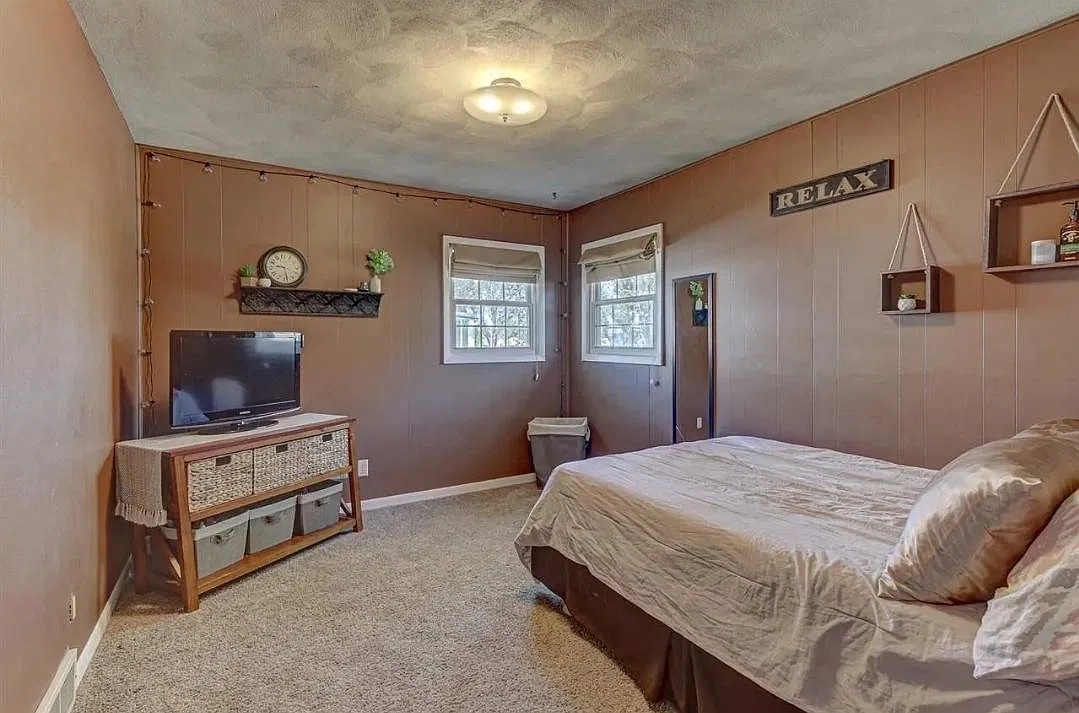 4 bed, 2328 sqft, $2,650 — Photo 3
