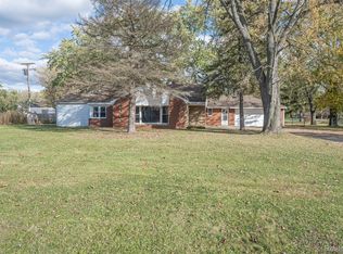 21229 Meridian Rd, Grosse Ile, MI 48138