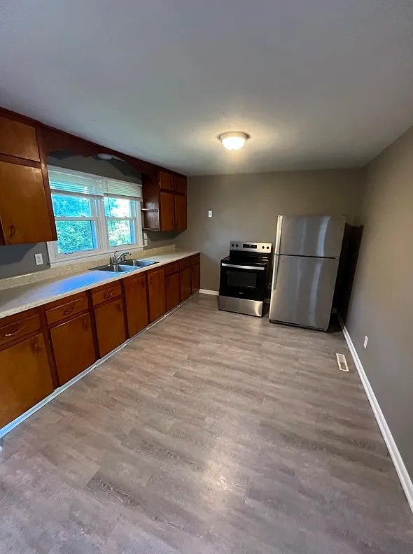 3 bed, 1058 sqft, $2,500 — Photo 2