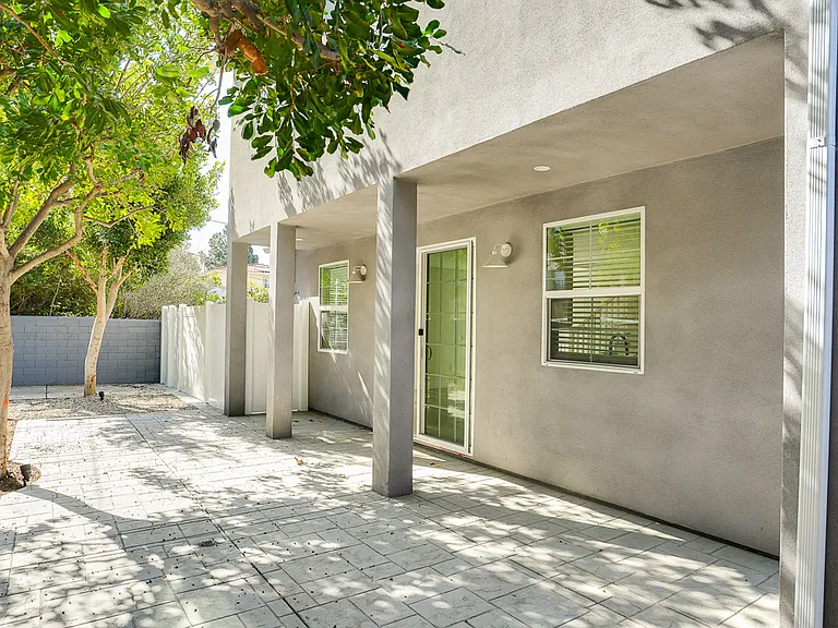 3938 S Victoria Ave — Photo 31