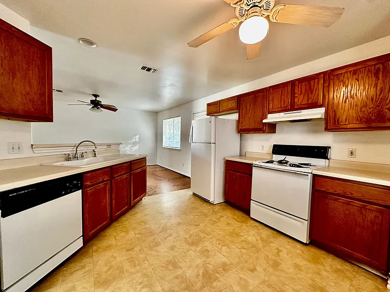 123 Amelia Ct — Photo 3