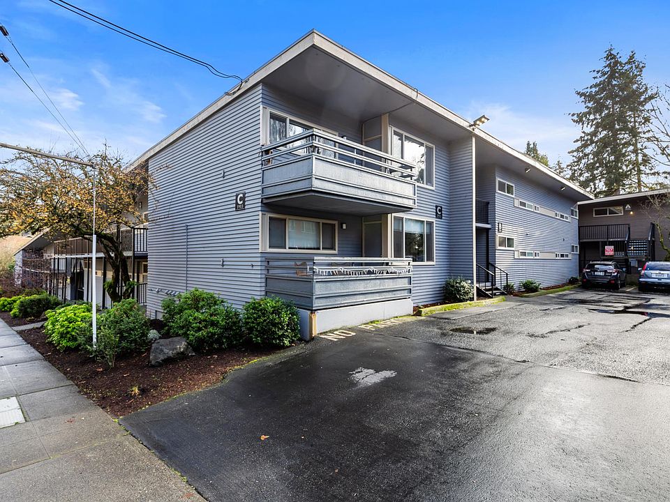 1st image of 3925 NE 45th St #112