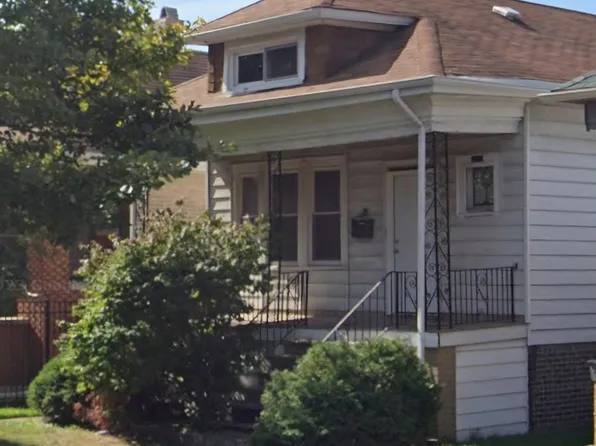 8418 S Essex Ave, Chicago, IL 60617