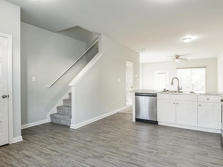 131 Buckhorn Ave — Photo 2