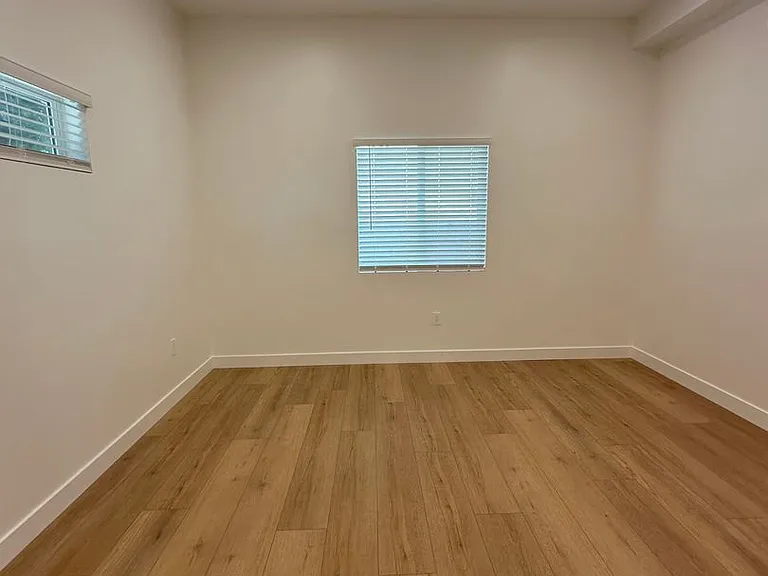 1135 Scofield Dr — Photo 8