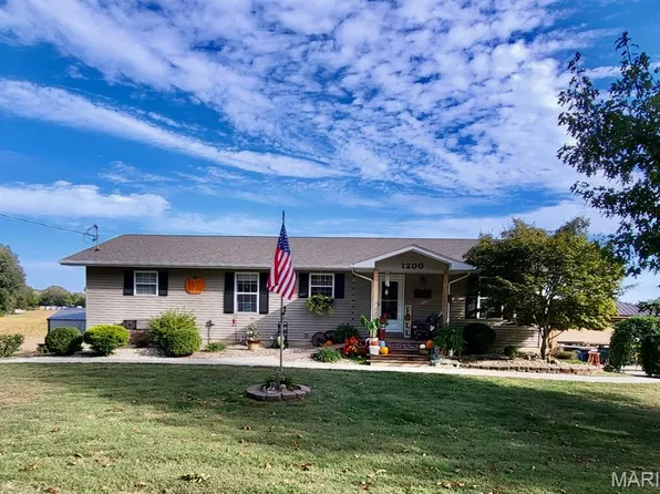 1200 W Old National Trl, Greenville, IL 62246