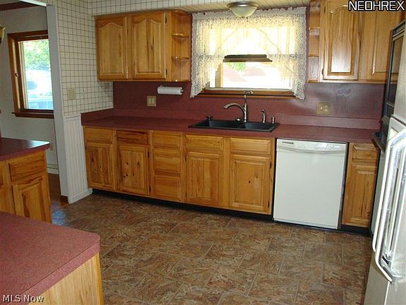 5th image of 132 Antoinette St