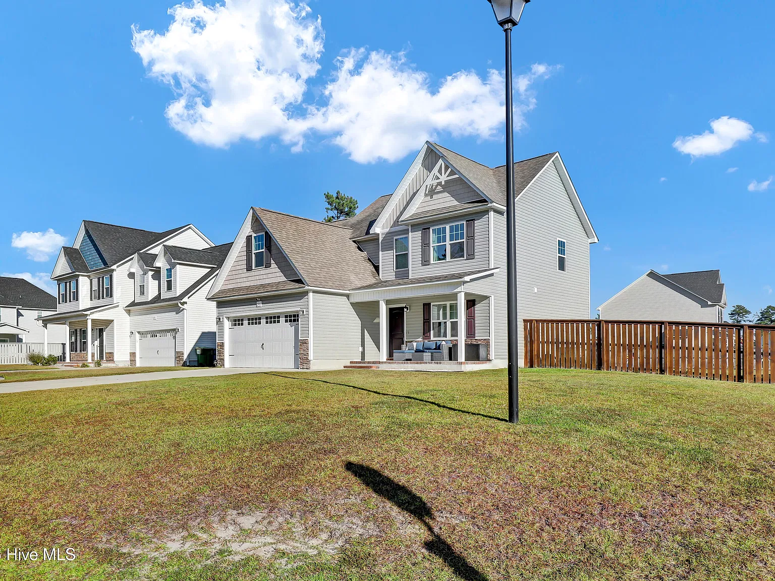 3 bed, 2.5 bath, 1686 sqft, $2,200 — Photo 3