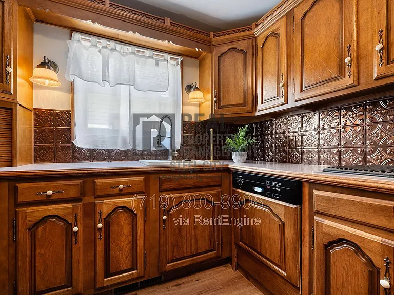 512 W 10th St #W — Photo 12
