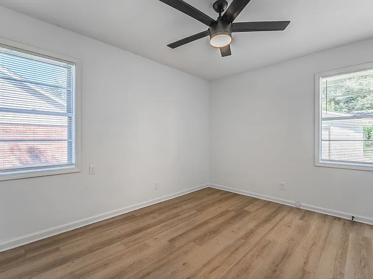 8398 Booneville Dr — Photo 11