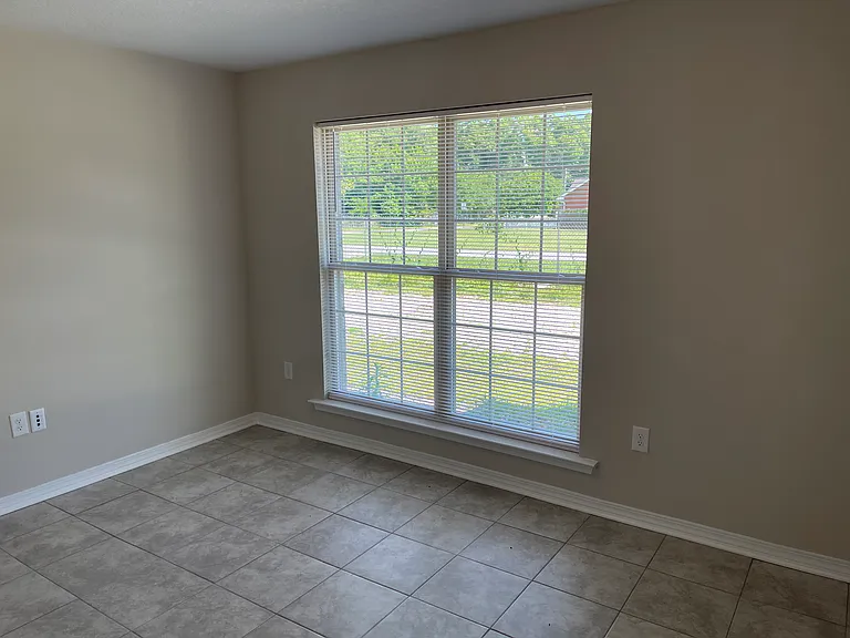 255 Kenmore Rd — Photo 13