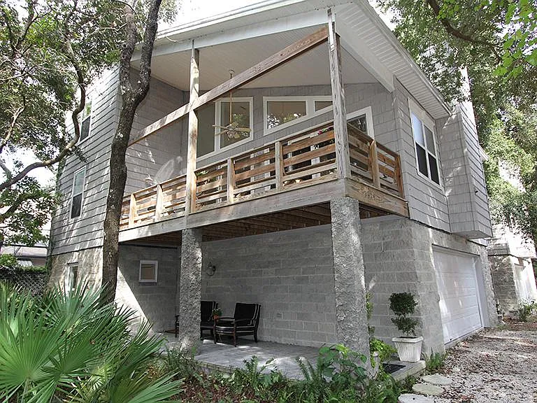 2379 Seminole Rd — Photo 1