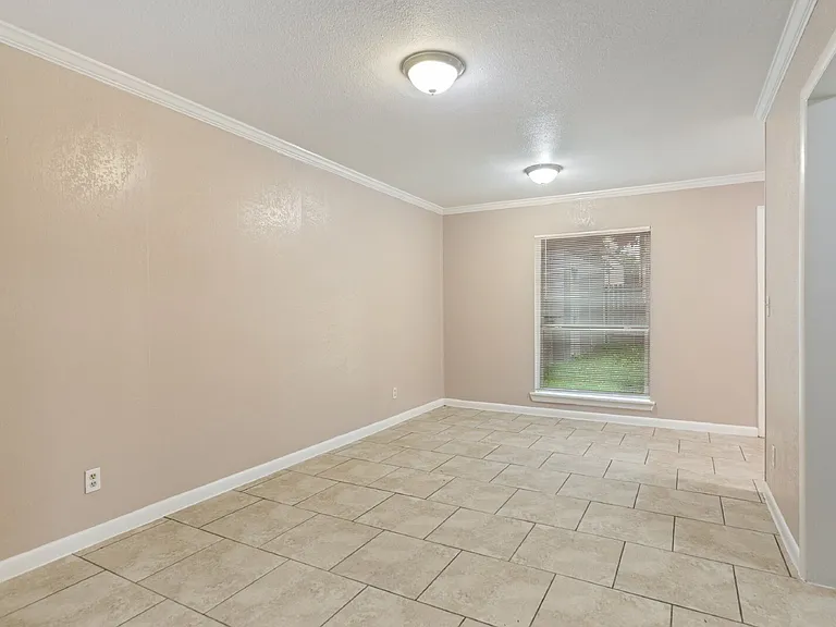 4555 Altamesa Blvd — Photo 6