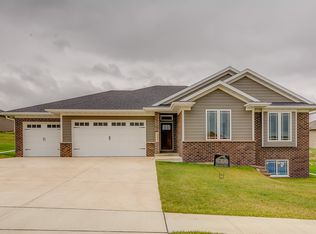 2237 Jill Dr, Asbury, IA 52002