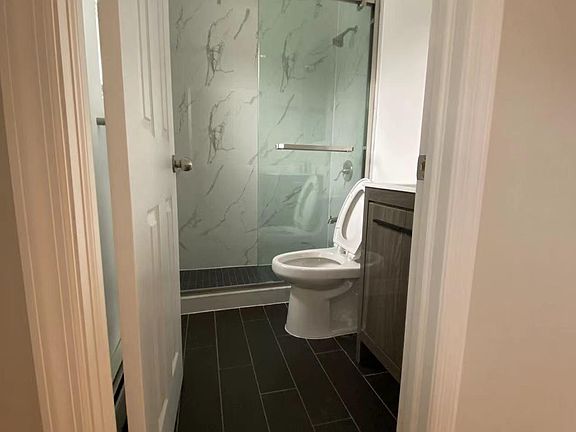 Master Bathroom (Bathroom #1)