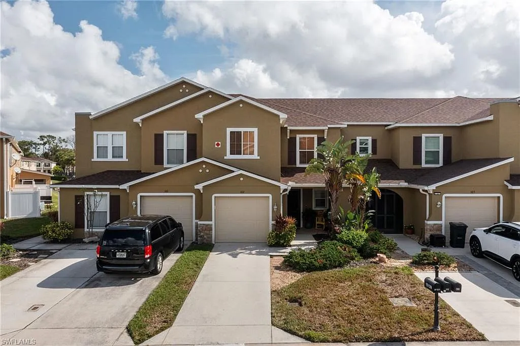 3 bed, 2.5 bath, 1541 sqft, $1,800 — Photo 2