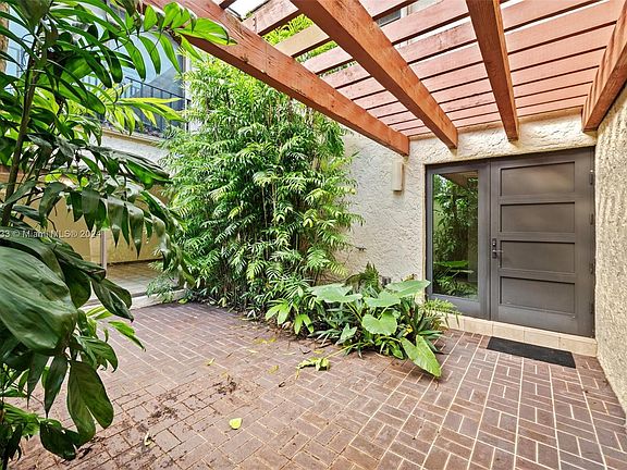 2nd image of 551 Bargello Ave