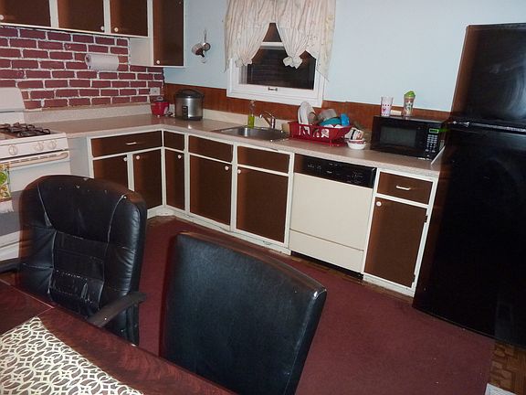 5th image of 105 Armitage Ave