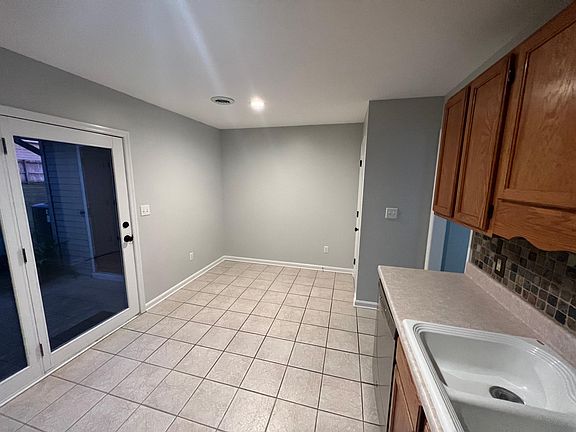 5th image of 105 Easterly Dr
