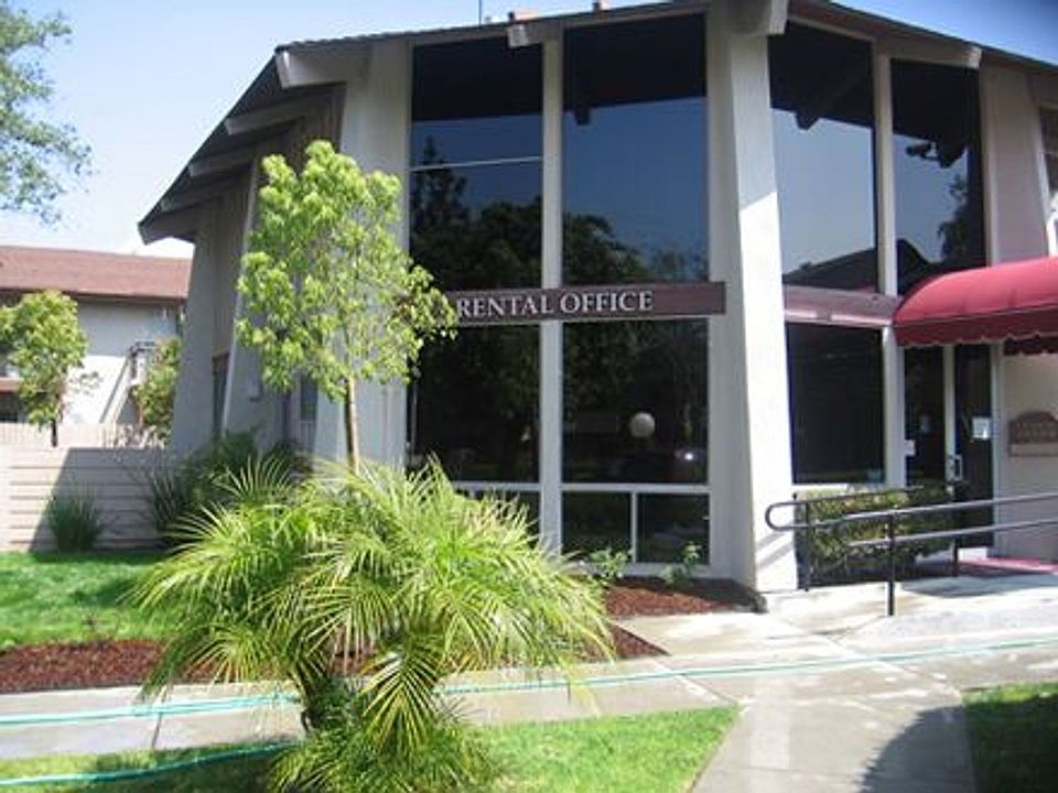 South Coast Santa Ana Apartments for Rent and Rentals - Walk Score