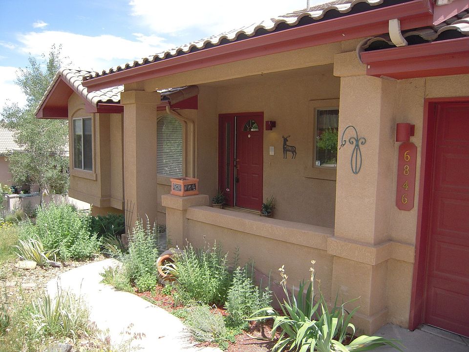 Beautiful Roxborough Downs Home!