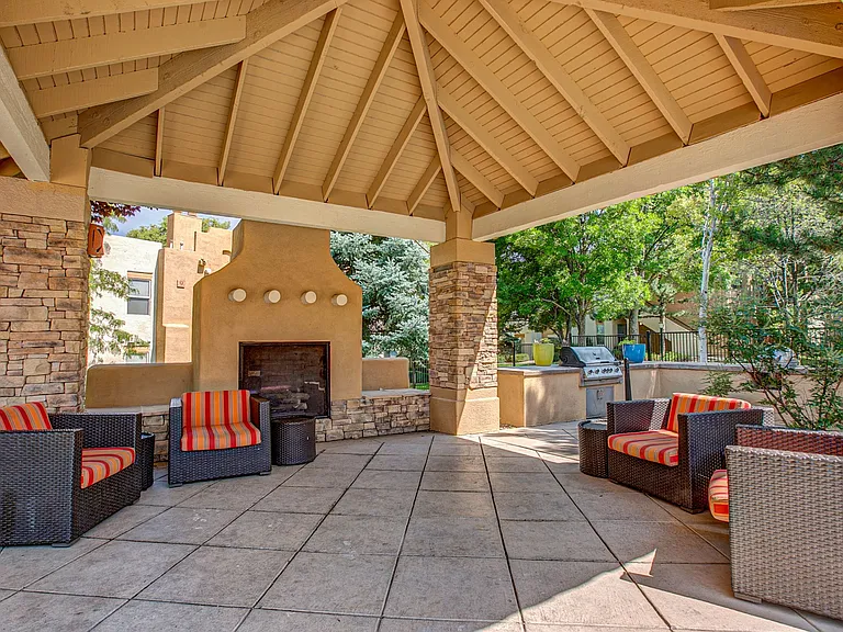 Outdoor lounge with firelplace