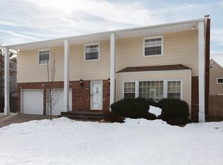 10 Albergo Ln, Syosset, NY 11791