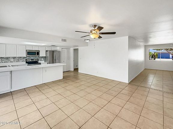 4th image of 922 E Garnet Ave