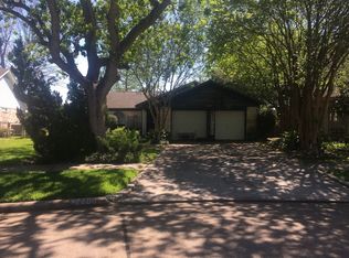 2200 Hialeah Dr, Seabrook, TX 77586