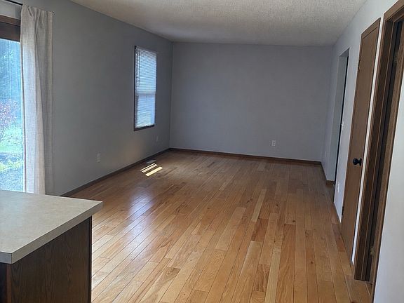 3rd image of 686 Plainfield Ct #1
