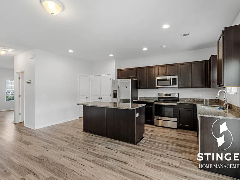 21 Chestnut St — Photo 8