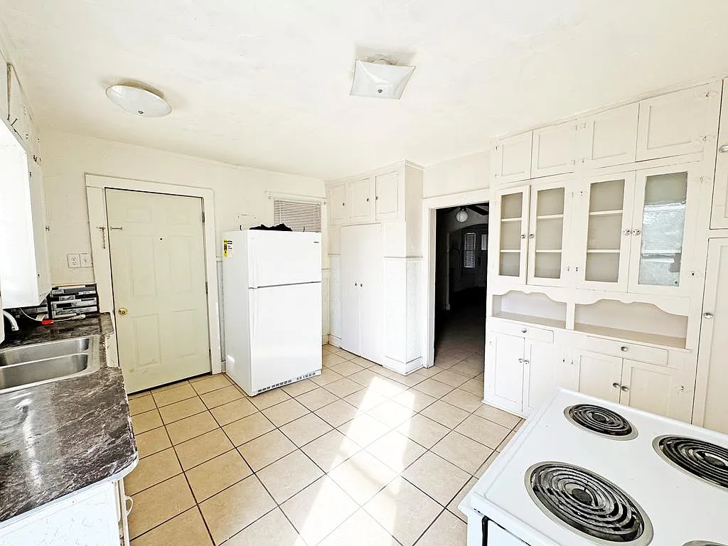 1 bed, 1.0 bath, $750 — Photo 3