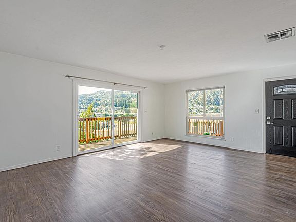 5th image of 85 Park Cir