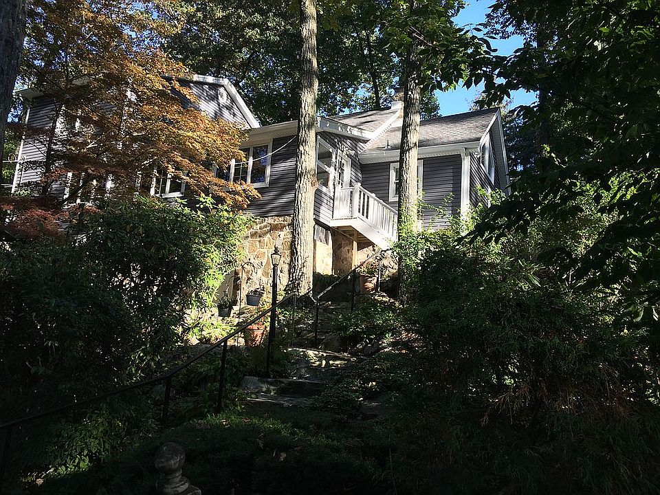 2nd image of 15 Laurel Trl