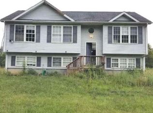 9 Blossom Ter, Berkeley Springs, WV 25411