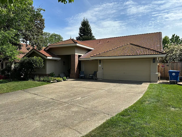 107 Traylen Ct — Photo 3