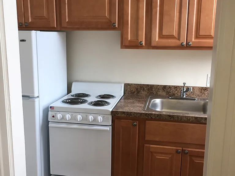Chancellor Apartments — Photo 10