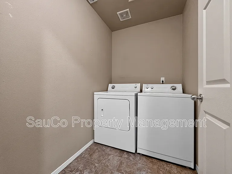 1419 NE Lockheart Ln #1 — Photo 28