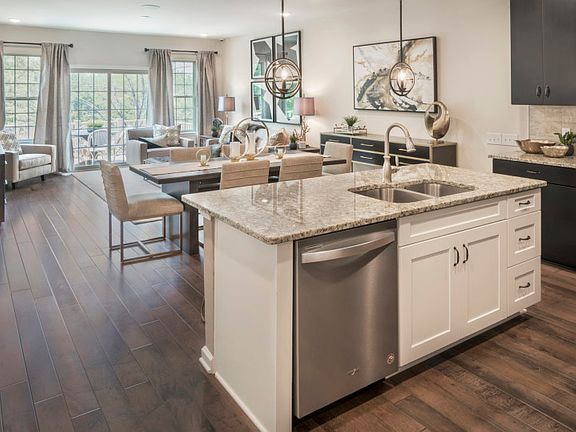 Large center island with granite counter tops