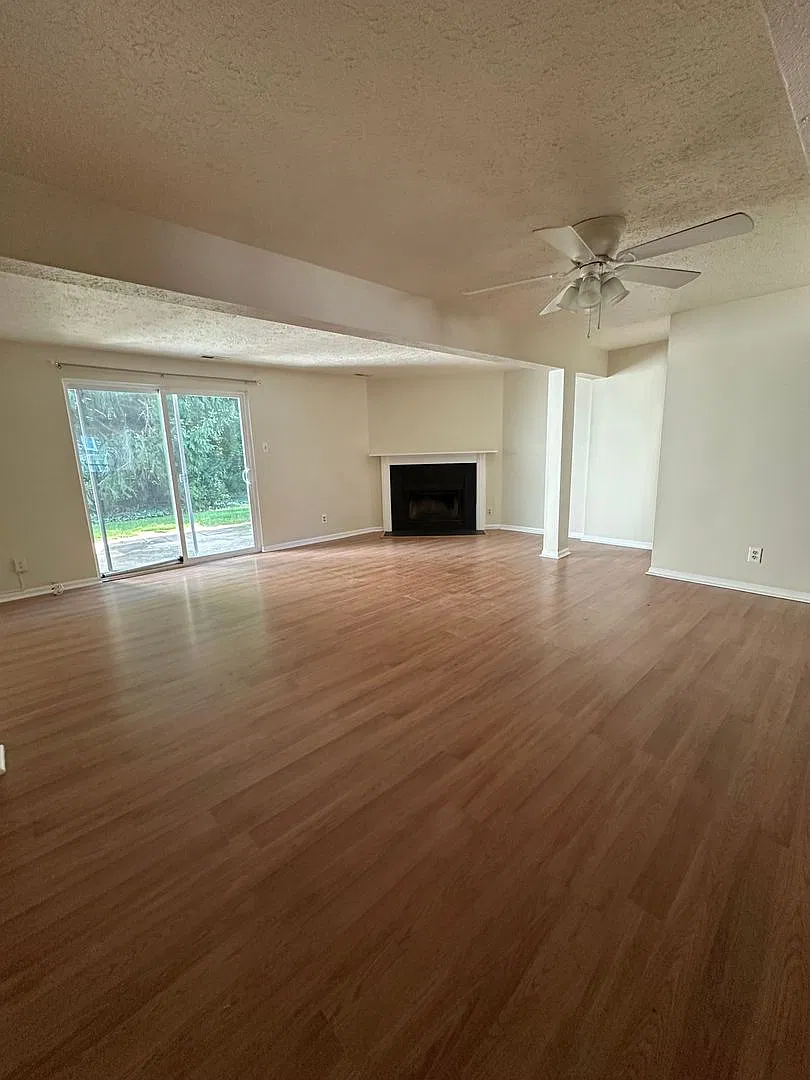 Well maintained 3 Bedroom 2.5 Bathroom Townhouse is the desirable Kings Grant neighborhood in Mar... — Photo 3