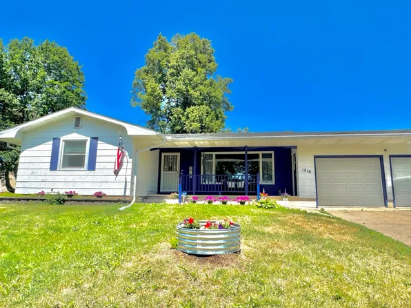 1516 Wellington Cres, Faribault, MN 55021