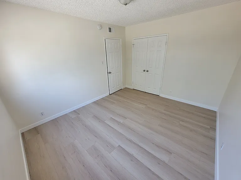 13531 Wyandotte St #9 — Photo 15