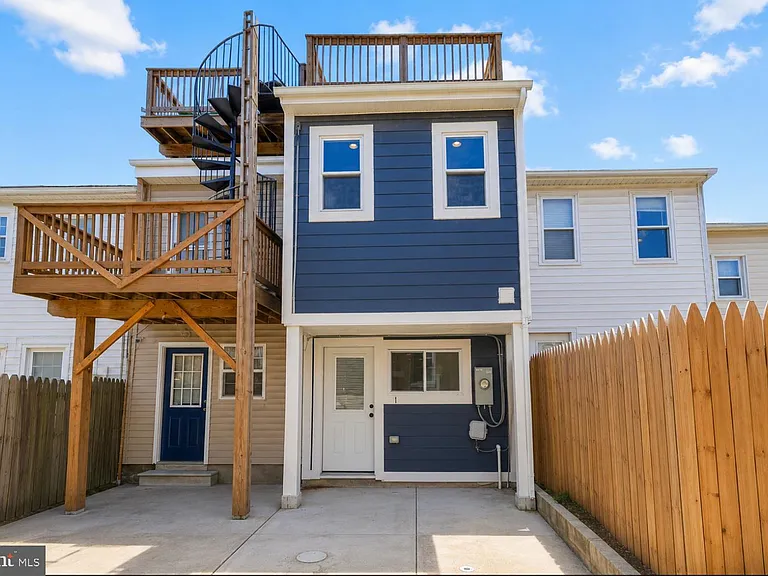 104 W Heath St — Photo 19