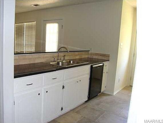 5th image of 552 N Memorial Dr