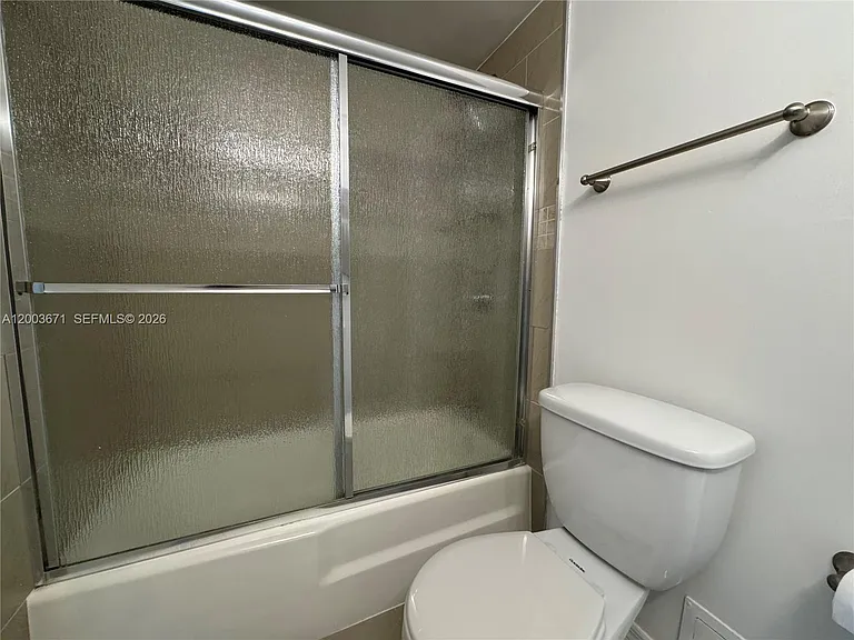 2020 NE 135th St #810 — Photo 15